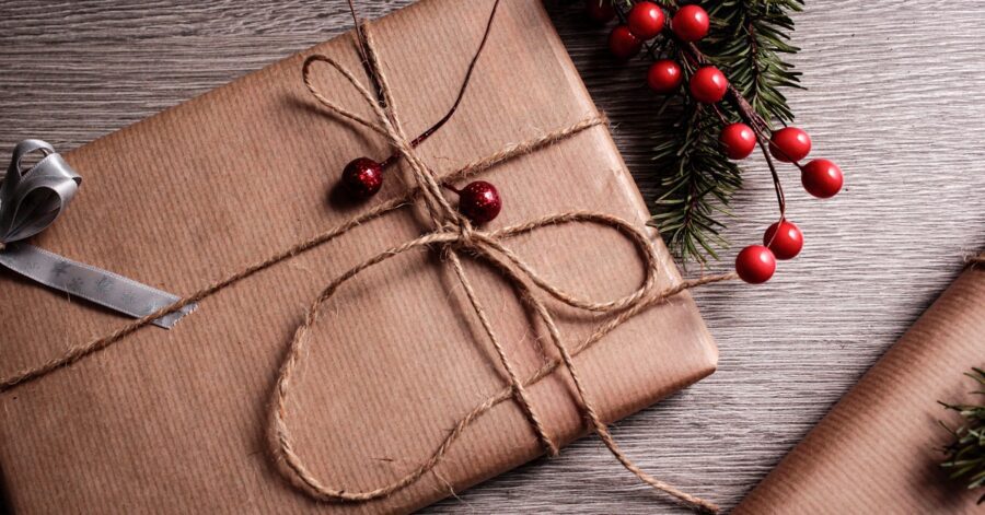Easy Christmas Gift Wrapping - The Soccer Mom Blog