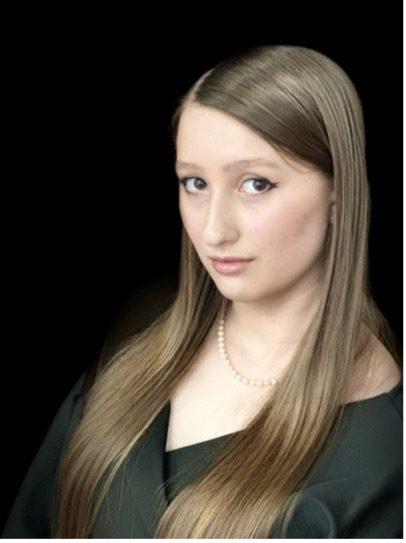 Homeschool high school student senior picture.